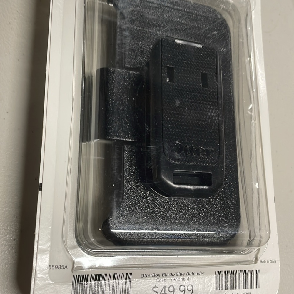 OtterBox Defender Series Holster For Apple iPhone 4 4S Black w/ Belt Clip